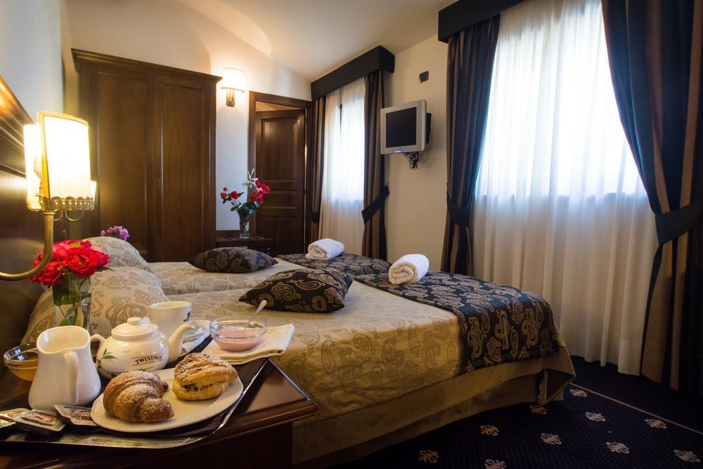 Antica Stazione Hotell Chiaramonte Gulfi Rum bild