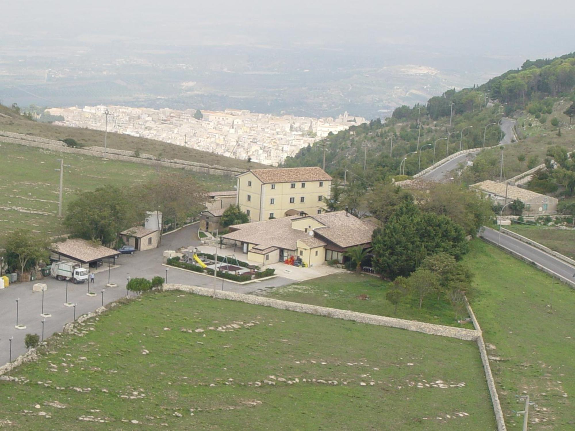 Antica Stazione Hotell Chiaramonte Gulfi Exteriör bild