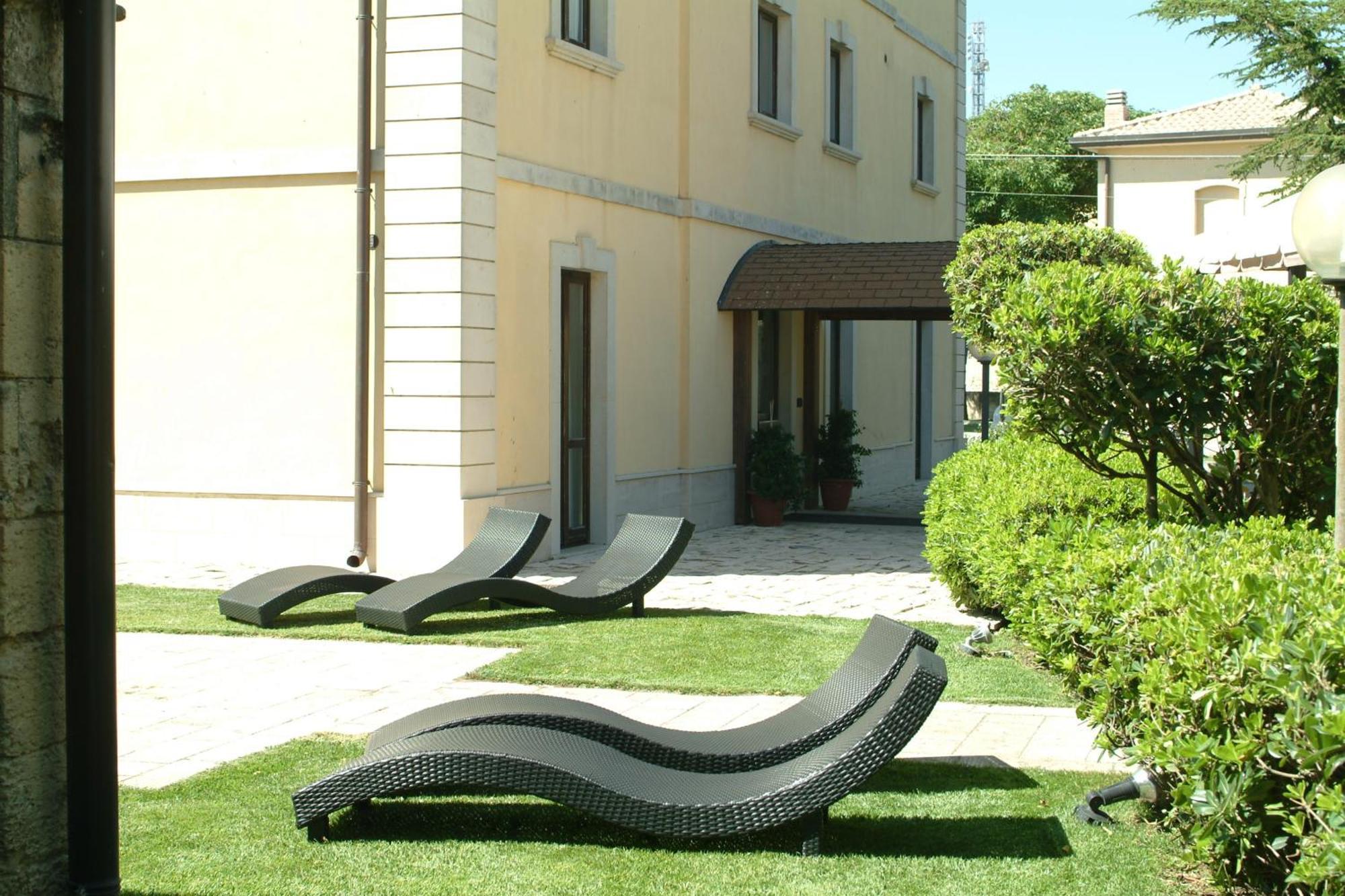 Antica Stazione Hotell Chiaramonte Gulfi Exteriör bild